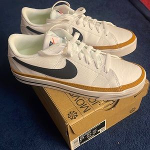 Nike Court Legacy